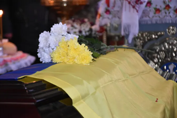 У Дачному поховали загиблого на війні Героя Олександра Філіпчука (фото)