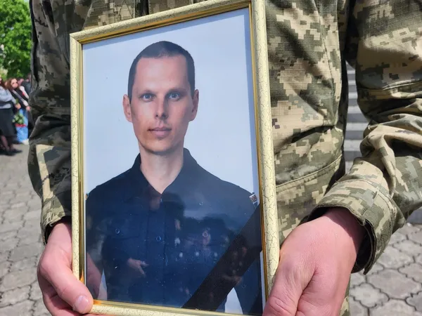 У Ковелі попрощалися з 35-річним сержантом поліції Дмитром Сергієнком (фото)