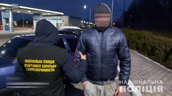 У Луцьку «на гарячому» зловили наркоторговця з Рівненщини (фото)