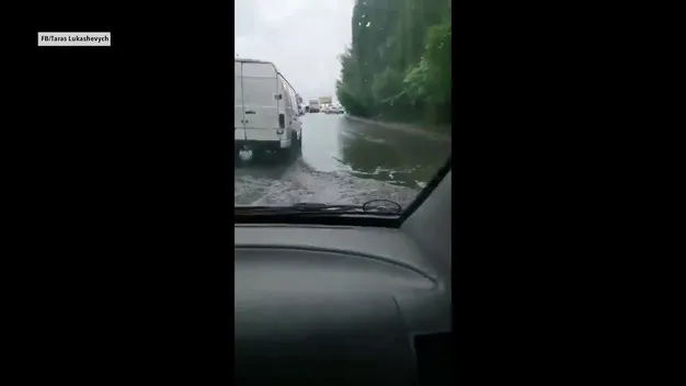 Дубнівське кільце в Луцьку «попливло» після дощу (відео)