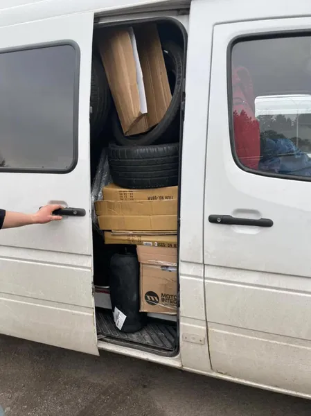 Волинські митники затримали партію незадекларованих автозапчастин