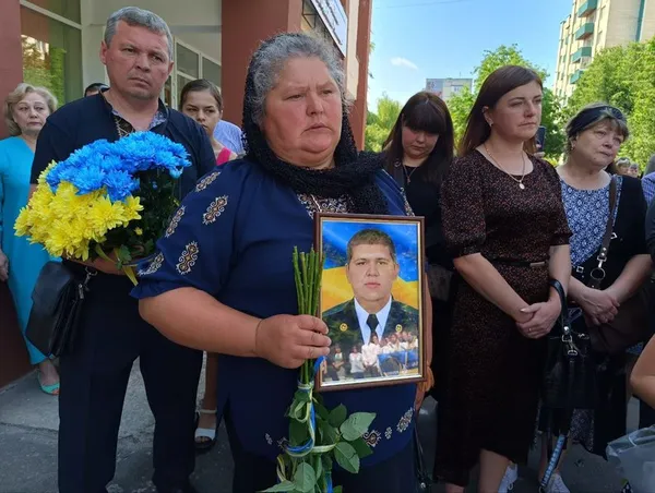 У Луцьку біля училища відкрили фотостенд пам’яті загиблих військовослужбовців (фото)