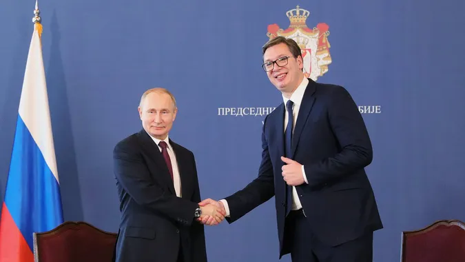 Президент Сербії хоче повернути обов'язкову військову службу