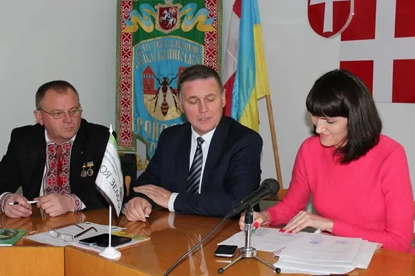 Момерандум підписує ГО «Екорух» Твоя земля