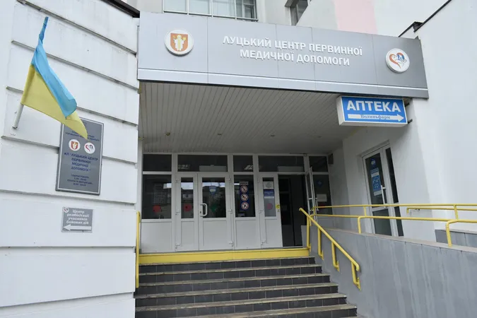Голова Волинської ОДА відвідав один із центрів вакцинації в Луцьку (фото)