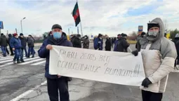 Дорогу біля пункту пропуску «Ягодин» перекрили шахтарі-пенсіонери (фото)