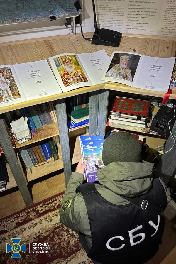 В монастирі на Волині СБУ знайшла молитви за росію та «підручники», в яких вихваляють кремлівський режим (фото, відео)