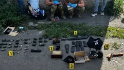Автомат, гранати та набої: у лучанина в гаражі знайшли арсенал (фото)