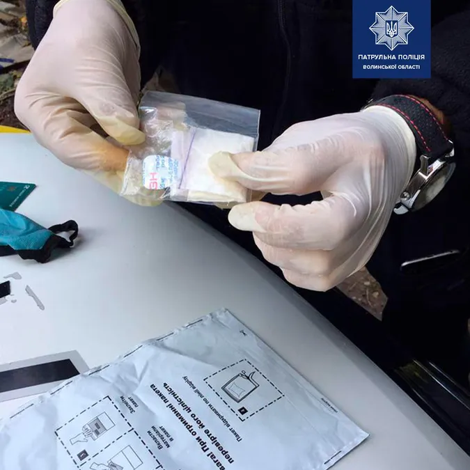 У Луцьку патрульні виявили в чоловіка наркотики