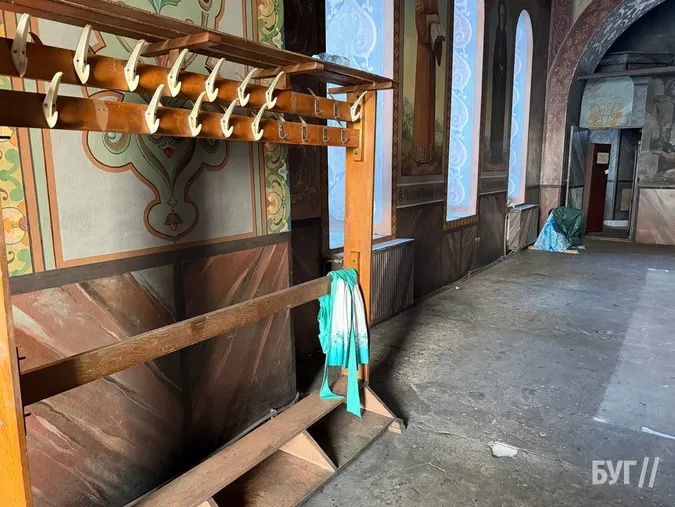 Пляшки з алкоголю, пліснява і безлад: що лишилося після московських попів в Успенському соборі у Володимирі (фото)