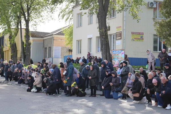 Без батька та чоловіка залишилася родина: на Волині попрощалися з воїном Іваном Гутвертом (фото)
