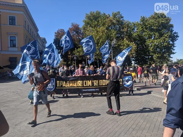Бійка, газ, яйця: в Одесі марш ЛГБТ не минув без сутичок