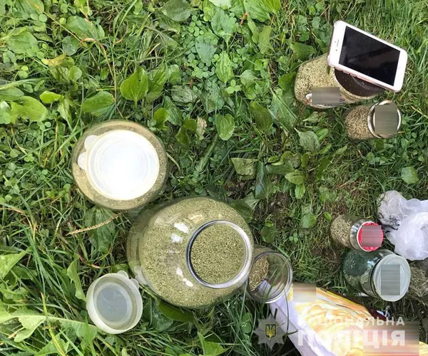 На Волині правоохоронці знешкодили групу наркоторговців (фото)