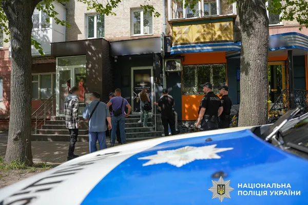 У Рівному затримали двох шахраїв, які видурили гроші у 82-річної жінки (фото)