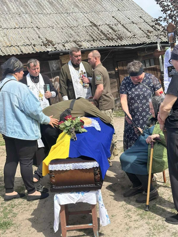 Загинув на Харківщині: на Волині попрощалися з воїном Андрієм Вересом (фото)