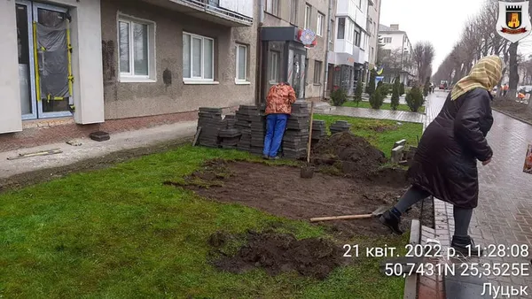 На проспекті Волі у Луцьку мунварта покарала порушників благоустрою