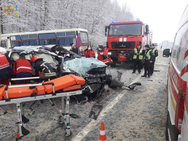 На Львівщині маршрутка з пасажирами потрапила в автотрощу (фото)