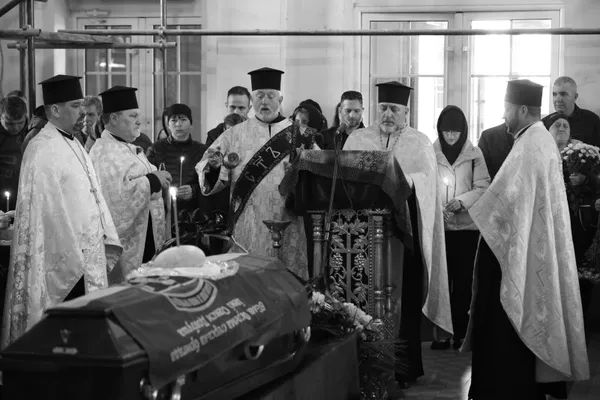 У Луцьку попрощалися із загиблим захисником Андрієм Головачовим (фото)