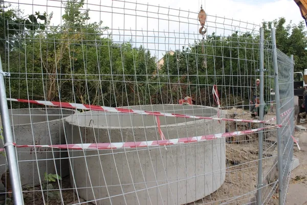 У двох мікрорайонах Луцька будують  каналізаційні мережі (фото)