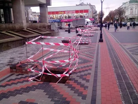 На вулиці Лесі Українки зняли нову бруківку (фото)