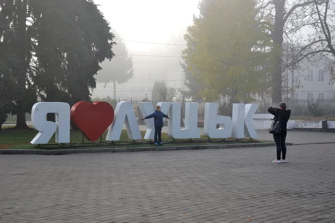 Ранковий Луцьк у тумані (фото)