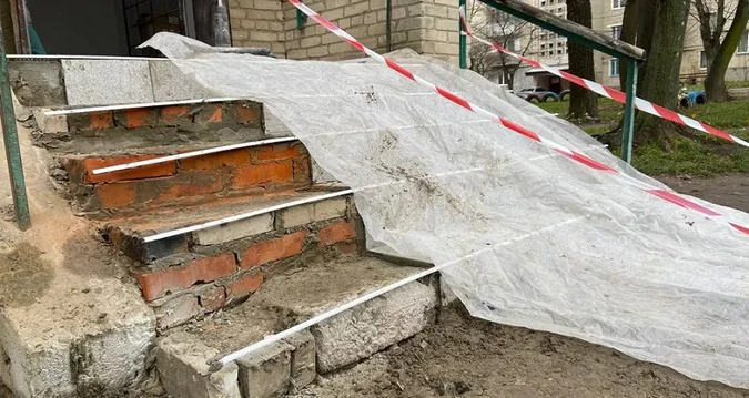 На Волині вандали пошкодили сходи нової благодійної їдальні (фото)
