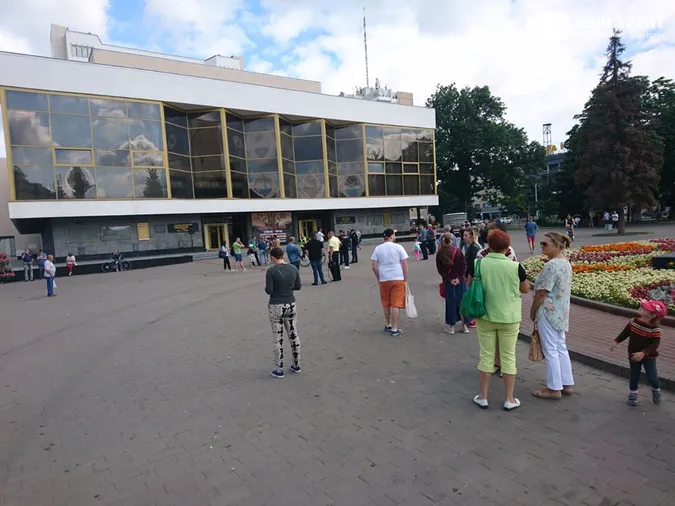 У Луцьку люди вийшли на майдан проти смороду (фото, оновлюється)