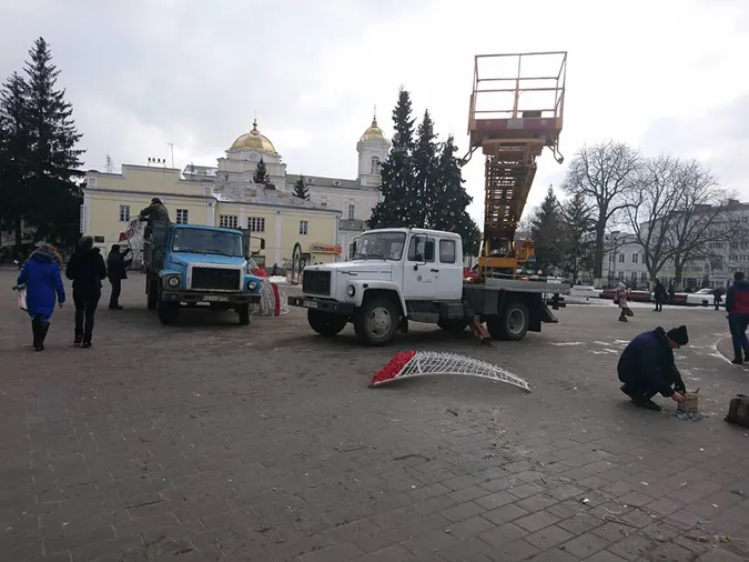 Новорічну кулю забрали з центру Луцька