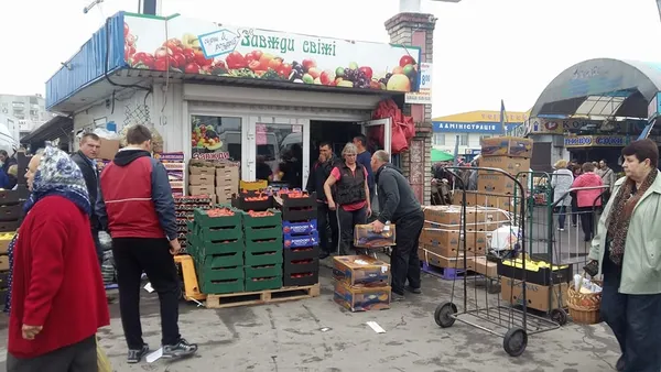 Луцькі муніципали оголосили війну незаконній торгівлі на «Пасажі» (фото)