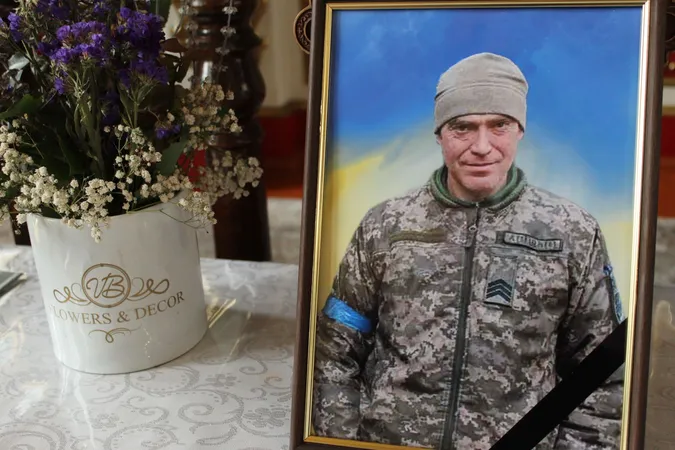 У Рожищі попрощалися із загиблим воїном Павлом Бурцем (фото)