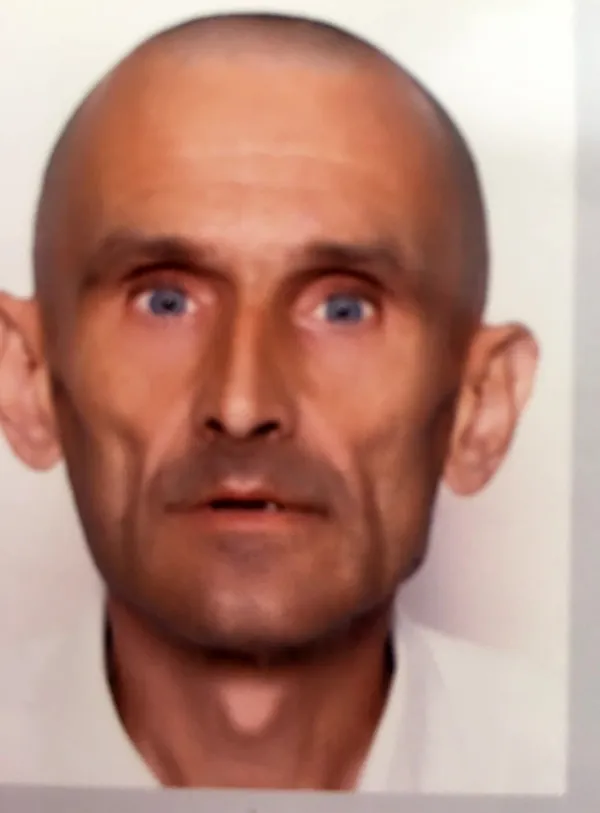Пішов з дому та не повернувся: розшукують зниклого 45-річного лучанина (фото)