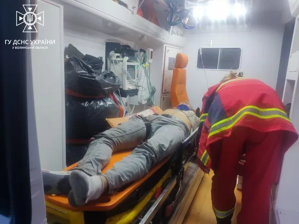 Четверо потерпілих: на Камінь-Каширщині не розминулися авто і мотоцикл (фото, відео, оновлено)