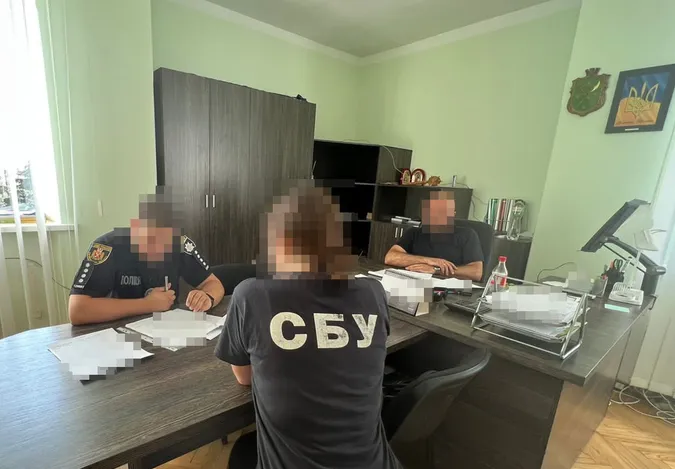 На Житомирщині двоє чиновників «штовхнули наліво» 31 тонну державного пального