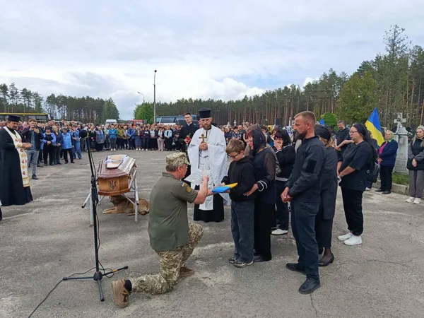 Назавжди 37: на Волині попрощалися з воїном Олегом Дерев'янчуком (фото)