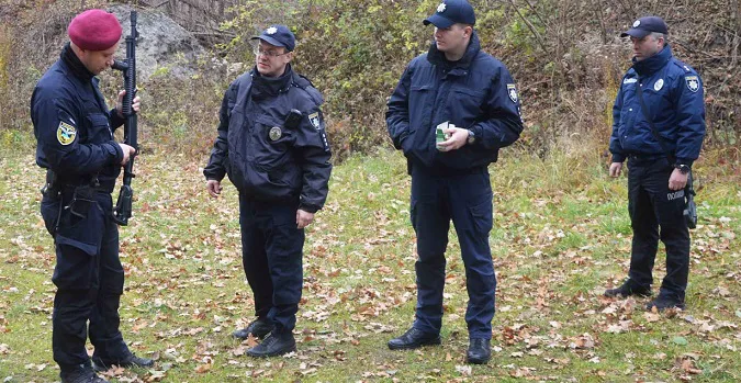 Волинські «шерифи» повправлялися у стрільбі з помповиків і пістолетів (фото)