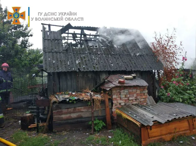 На Волині блискавки підпалили дві будівлі (фото, відео)
