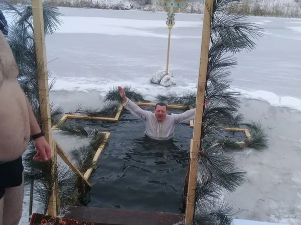 Хто з відомих волинян скупався в ополонці на Водохреще (фото)