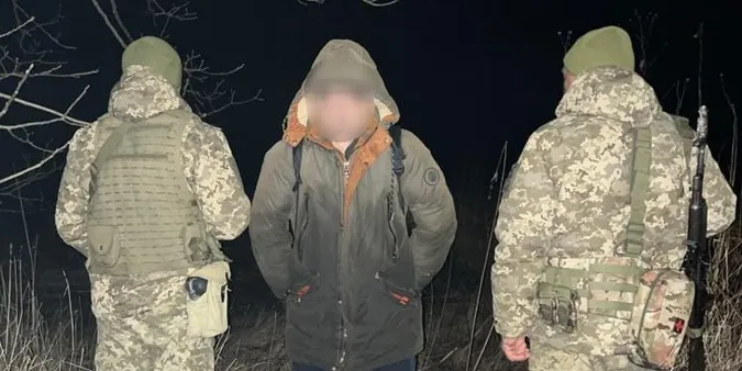 На кордоні зі Словаччиною зловили ухилянта з Волині і 13 його «колег» (фото)