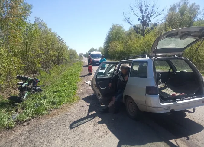 На Волині ВАЗ зніс з дороги тракторець (фото)