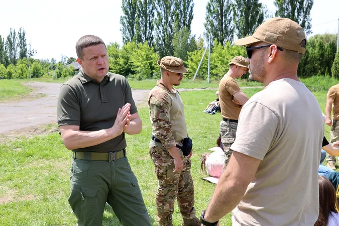 Популярний співак YAKTAK вчився надавати домедичну допомогу у Центрі національного спротиву Волині (фото)