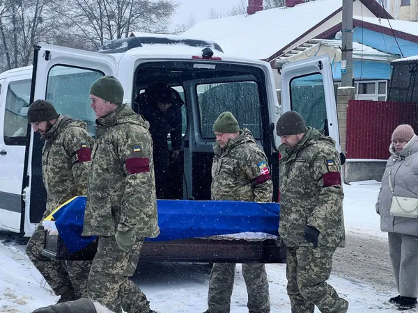 Загинув на Запорізькому напрямку: у Володимирі попрощалися з воїном Василем Солодухою