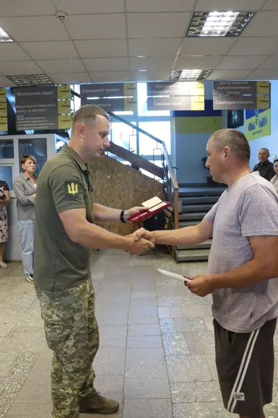 «Золотий хрест» і орден «За мужність»: Героя з Волині нагородили за бойові заслуги (фото)