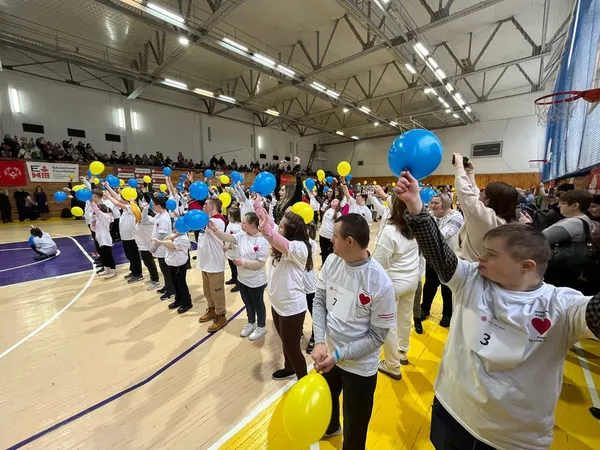 У Луцьку вперше встановили рекорд із наймасовішого танцю людей із синдромом Дауна (відео)