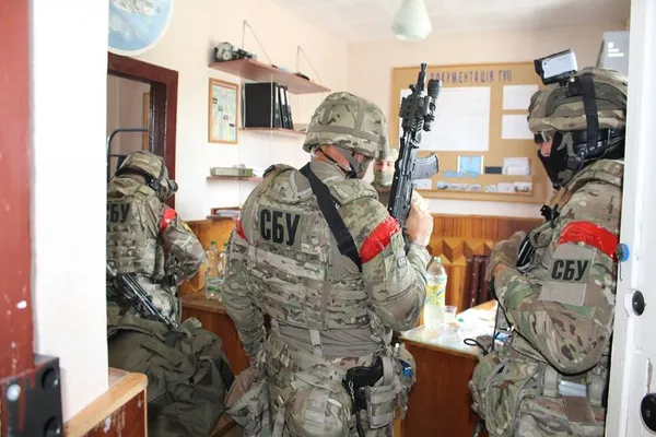 Заручники на луцькому аеродромі: відбулися антитерористичні навчання (відео, фото)