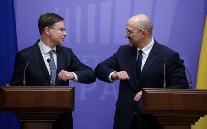 Європейська комісія пропонує призупинити на рік дію всіх імпортних мит на український експорт, – Шмигаль
