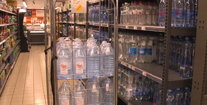 Літри води та продукти: чи є дефіцит через ажіотаж у магазинах Луцька