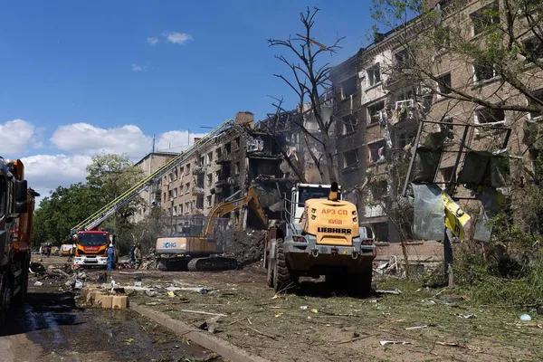 Палали будинки, ринок і музеї: який вигляд має Київ після масованої атаки РФ (фото)