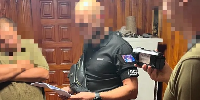 Старосту громади і поліцейського з Рівненщини підозрюють в організації схеми уникнення мобілізації (фото)