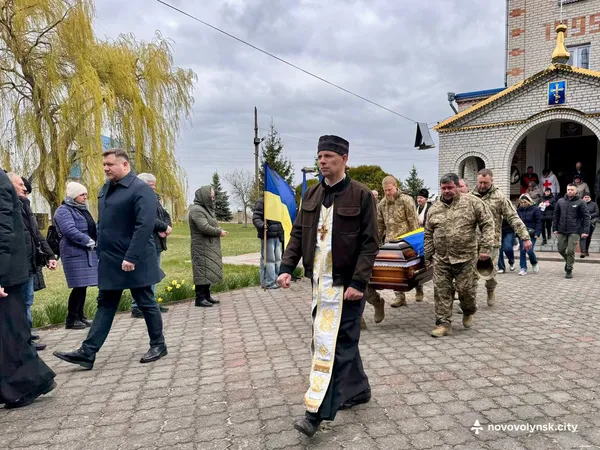 Назавжди 33: на Волині в останню дорогу провели захисника Сергія Ковальчука (фото)