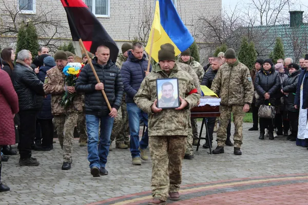 На Волині попрощались із загиблим Героєм Миколою Ковтонюком (фото)